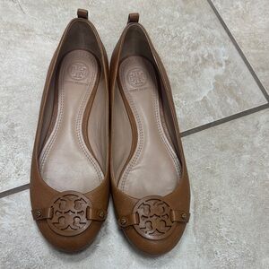 Tory Burch Cognac Leather Logo Round-Toe Ballet Flats